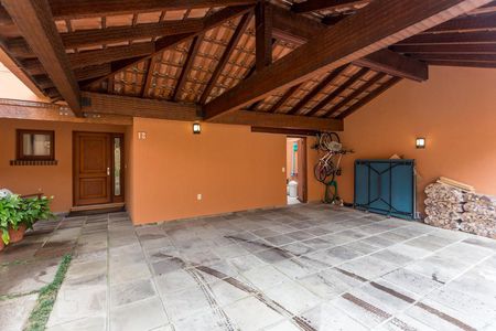 Casa de condomínio à venda com 520m², 4 quartos e 5 vagas Casa de condomínio à venda com 520m², 4 quartos e 5 vagasGaragens