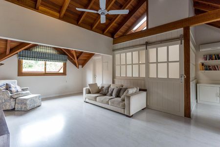 Casa de condomínio à venda com 520m², 4 quartos e 5 vagas Casa de condomínio à venda com 520m², 4 quartos e 5 vagasSótão