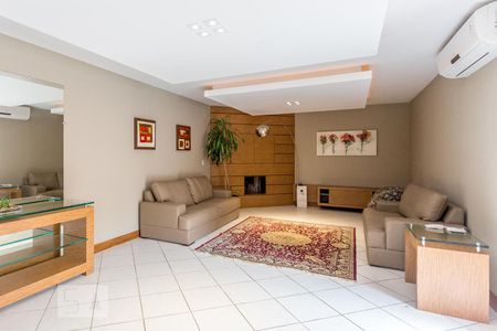 Casa de condomínio à venda com 520m², 4 quartos e 5 vagas Casa de condomínio à venda com 520m², 4 quartos e 5 vagasSalão de festas