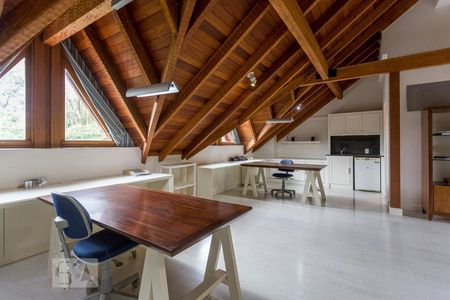 Casa de condomínio à venda com 520m², 4 quartos e 5 vagas Casa de condomínio à venda com 520m², 4 quartos e 5 vagasSótão