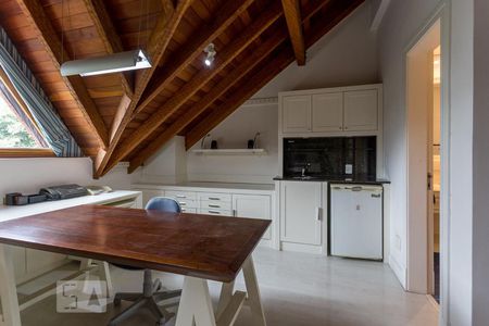 Casa de condomínio à venda com 520m², 4 quartos e 5 vagas Casa de condomínio à venda com 520m², 4 quartos e 5 vagasCozinha do sótão