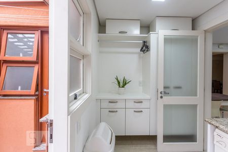 Casa de condomínio à venda com 520m², 4 quartos e 5 vagas Casa de condomínio à venda com 520m², 4 quartos e 5 vagasÁrea de serviço