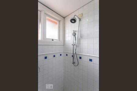 Casa de condomínio à venda com 520m², 4 quartos e 5 vagas Casa de condomínio à venda com 520m², 4 quartos e 5 vagasBanheiro da suíte 1