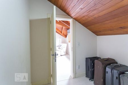 Casa de condomínio à venda com 520m², 4 quartos e 5 vagas Casa de condomínio à venda com 520m², 4 quartos e 5 vagasDepósito do sótão