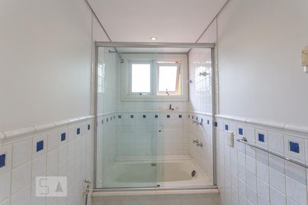 Casa de condomínio à venda com 520m², 4 quartos e 5 vagas Casa de condomínio à venda com 520m², 4 quartos e 5 vagasBanheiro da suíte 2