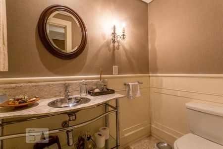 Casa de condomínio à venda com 520m², 4 quartos e 5 vagas Casa de condomínio à venda com 520m², 4 quartos e 5 vagasLavabo