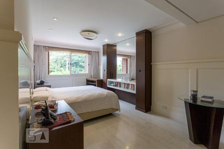 Casa de condomínio à venda com 520m², 4 quartos e 5 vagas Casa de condomínio à venda com 520m², 4 quartos e 5 vagasSuíte 3