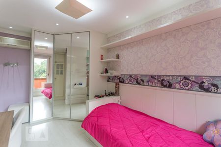 Casa de condomínio à venda com 520m², 4 quartos e 5 vagas Casa de condomínio à venda com 520m², 4 quartos e 5 vagasSuíte 1