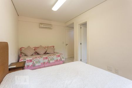 Casa de condomínio à venda com 520m², 4 quartos e 5 vagas Casa de condomínio à venda com 520m², 4 quartos e 5 vagasSuíte 2