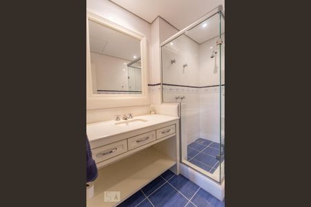 Casa de condomínio à venda com 520m², 4 quartos e 5 vagas Casa de condomínio à venda com 520m², 4 quartos e 5 vagasBanheiro do sótão