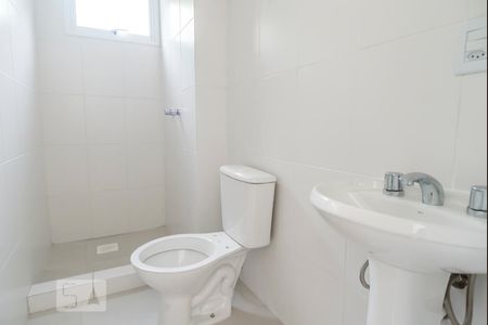 Banheiro de apartamento à venda com 1 quarto, 38m² em Santo Antônio, Porto Alegre