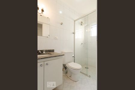 Banheiro de apartamento para alugar com 2 quartos, 50m² em Jardim Stetel, Santo André
