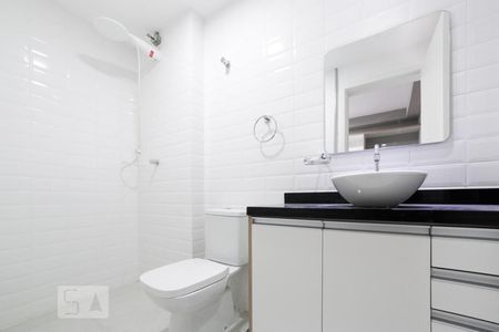 Banheiro de kitnet/studio para alugar com 1 quarto, 38m² em Santo Amaro, São Paulo