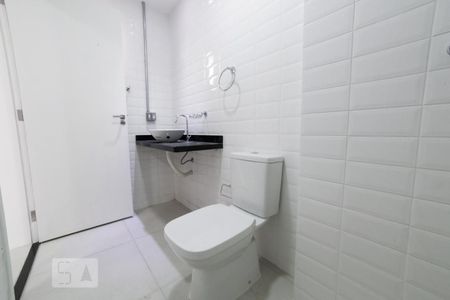 Banheiro de kitnet/studio para alugar com 1 quarto, 39m² em Santo Amaro, São Paulo