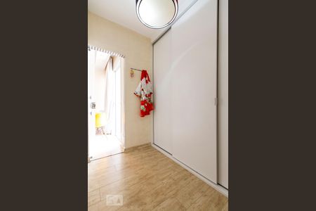 Hall do Quarto com Armários  de apartamento para alugar com 1 quarto, 45m² em Parque da Mooca, São Paulo