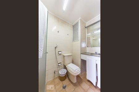 Banheiro de apartamento à venda com 1 quarto, 60m² em Centro, Campinas