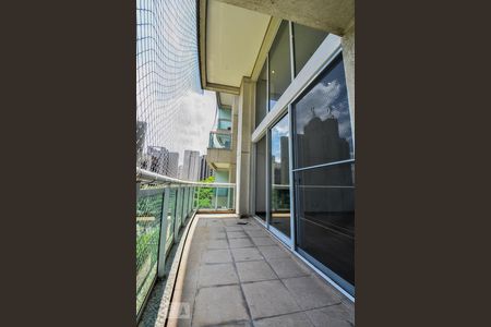 Varanda de apartamento à venda com 4 quartos, 192m² em Chácara Itaim, São Paulo