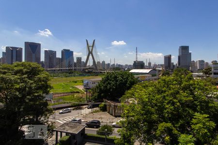 Quarto (vista) de kitnet/studio à venda com 2 quartos, 70m² em Vila Tramontano, São Paulo