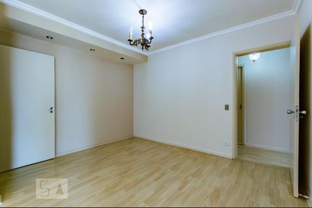 Sala de apartamento à venda com 4 quartos, 120m² em Cambuí, Campinas