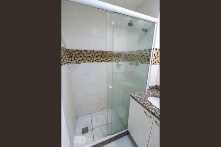 Banheiro de apartamento para alugar com 2 quartos, 65m² em Jacarepaguá, Rio de Janeiro