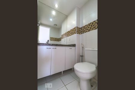 Banheiro de apartamento para alugar com 2 quartos, 65m² em Jacarepaguá, Rio de Janeiro