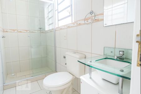 Banheiro de apartamento para alugar com 1 quarto, 48m² em Petrópolis, Porto Alegre