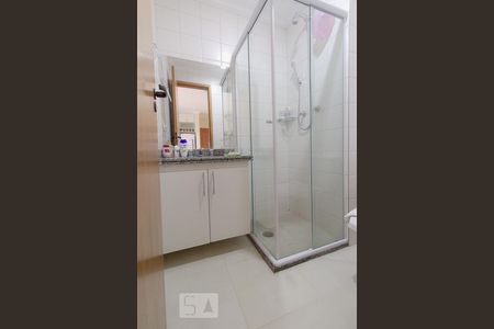 Banheiro de apartamento para alugar com 1 quarto, 45m² em Vila Guarani, São Paulo