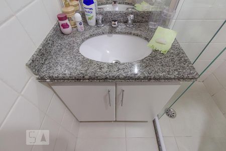 Banheiro de apartamento para alugar com 1 quarto, 45m² em Vila Guarani, São Paulo