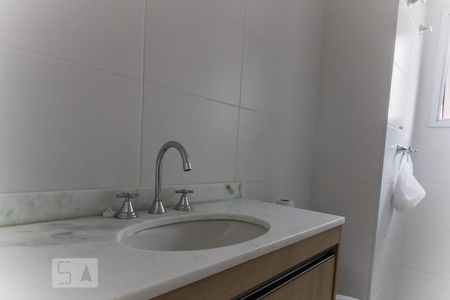 Banheiro de apartamento para alugar com 2 quartos, 58m² em Vila Homero Thon, Santo André