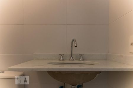 Banheiro de apartamento para alugar com 2 quartos, 58m² em Vila Homero Thon, Santo André