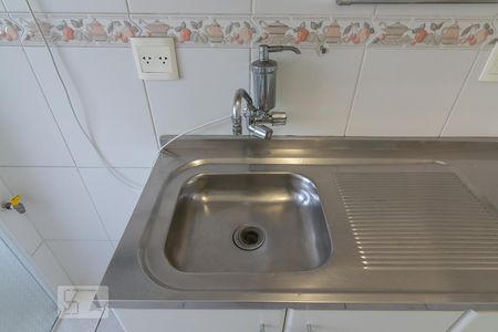 Detalhe da cozinha de apartamento para alugar com 2 quartos, 50m² em Vila Firmiano Pinto, São Paulo