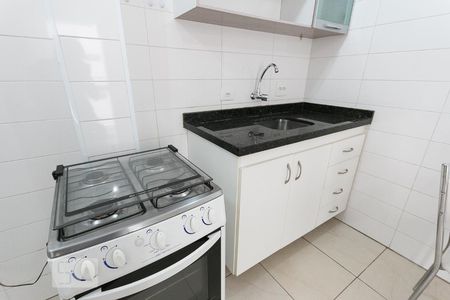 Sala e cozinha  de apartamento para alugar com 1 quarto, 30m² em Liberdade, São Paulo