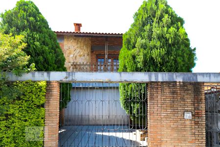 Fachada de casa à venda com 6 quartos, 323m² em Vila Santa Terezinha (zona Norte), São Paulo