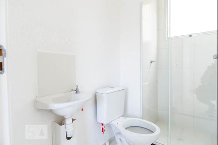 Banheiro de apartamento à venda com 2 quartos, 40m² em Cavalhada, Porto Alegre