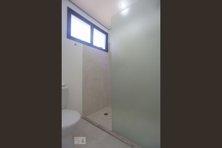 Banheiro da suíte de apartamento para alugar com 1 quarto, 55m² em Cambuí, Campinas