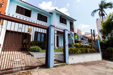 Fachada de casa à venda com 7 quartos, 387m² em São João, Porto Alegre