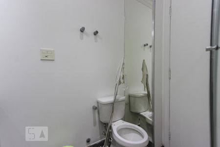 banheiro suíte de apartamento para alugar com 1 quarto, 78m² em Vila Suzana, São Paulo