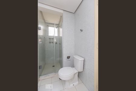 Banheiro de apartamento para alugar com 1 quarto, 43m² em Jardim Floresta, Porto Alegre
