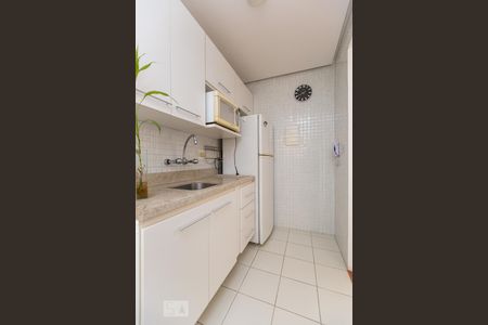 Cozinha de apartamento para alugar com 1 quarto, 43m² em Jardim Floresta, Porto Alegre
