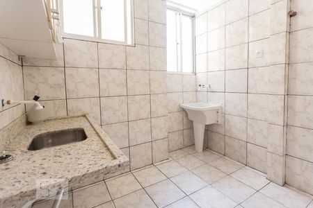 Cozinha de apartamento para alugar com 1 quarto, 35m² em Passo da Areia, Porto Alegre