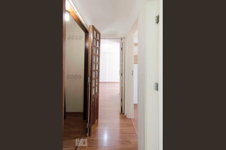 Corredor dos quartos de apartamento à venda com 2 quartos, 60m² em Vila Cachoeira, São Paulo
