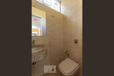 Lavabo de casa de condomínio para alugar com 4 quartos, 497m² em Jardim Morumbi, São Paulo