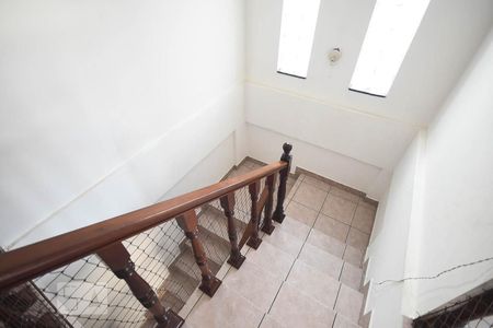Escada de casa à venda com 3 quartos, 150m² em Ferreira, São Paulo