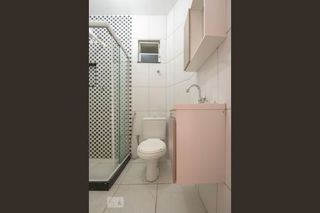 Banheiro de kitnet/studio para alugar com 1 quarto, 39m² em Centro, Rio de Janeiro