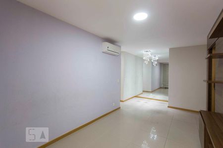 sala de apartamento para alugar com 2 quartos, 70m² em Santa Rosa, Niterói