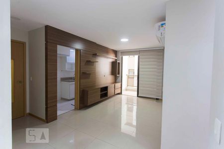 sala de apartamento para alugar com 2 quartos, 70m² em Santa Rosa, Niterói