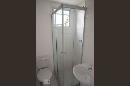 Banheiro  de apartamento para alugar com 2 quartos, 49m² em Vila Palmeiras, São Paulo