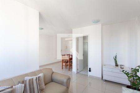 Sala de apartamento para alugar com 2 quartos, 70m² em Planalto, Belo Horizonte