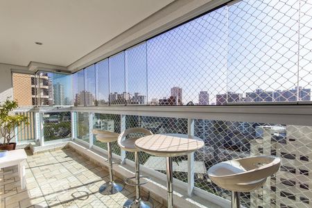 Sala (varanda) de apartamento para alugar com 4 quartos, 126m² em Vila Andrade, São Paulo