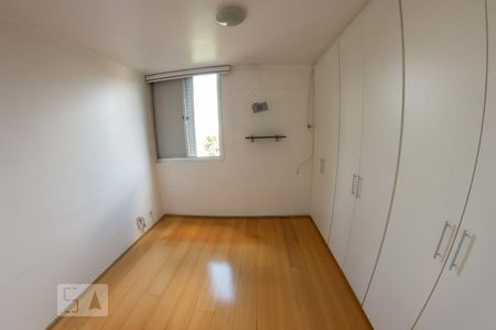 Quarto de apartamento para alugar com 3 quartos, 68m² em Parque Novo Mundo, São Paulo